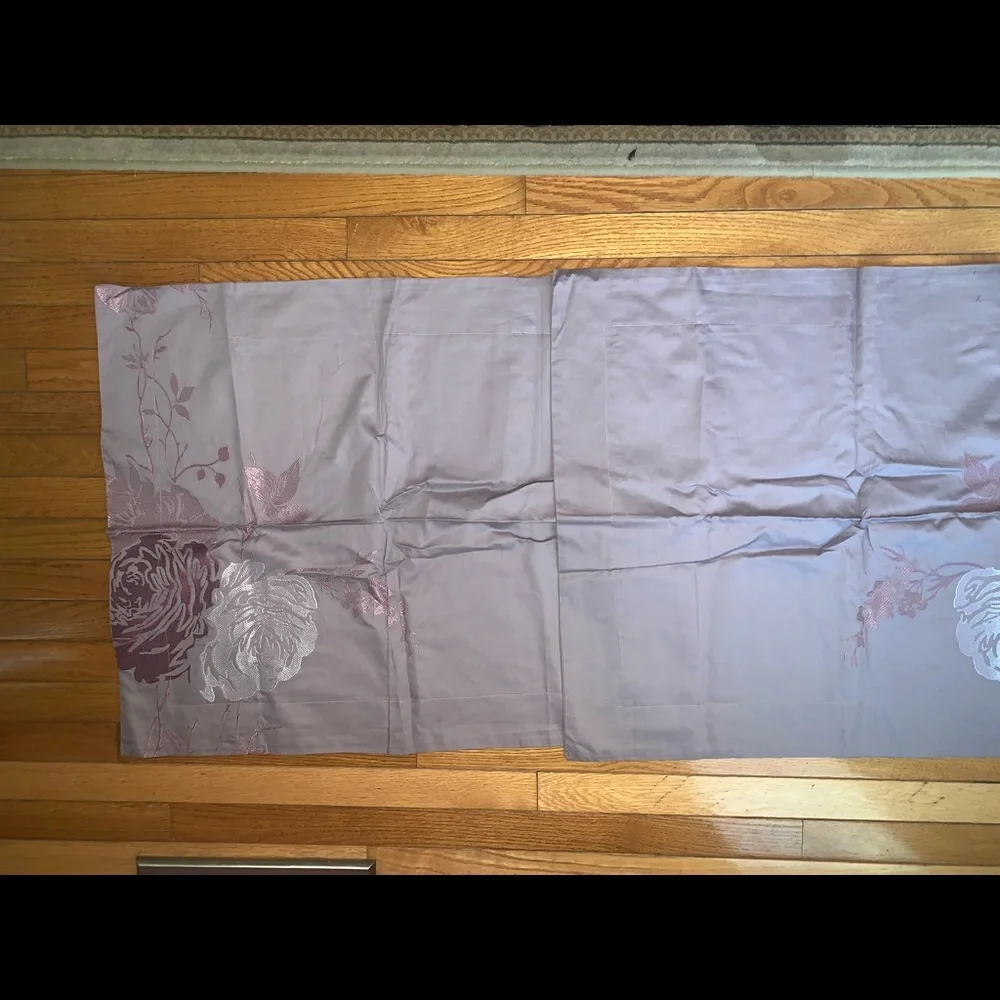 Set of decorated pillow cases - Picture 3 of 5